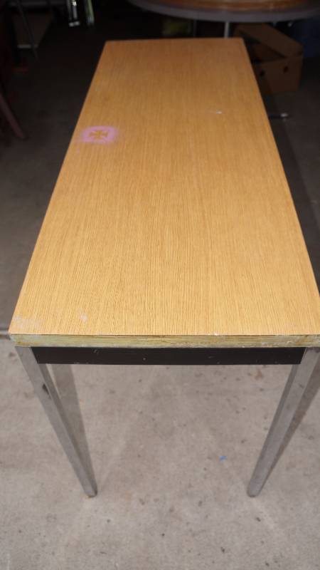 lot 33 image: Commercial Display Table