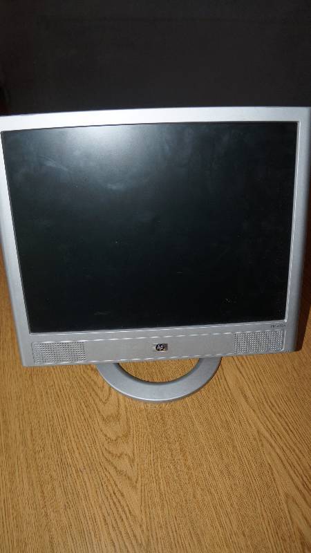 lot 44 image: HP Flat Screen 15 Monitor with Built In Speakers