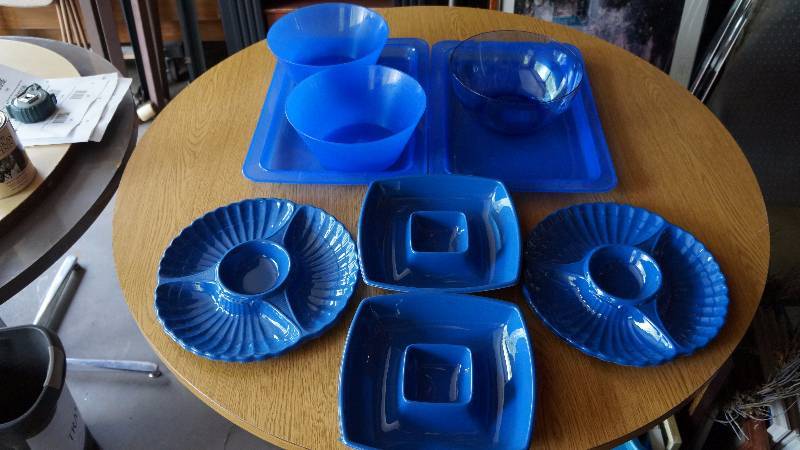 lot 111 image: Lot of New Dark Blue Serving Dishes - Perfect for Grad Parties