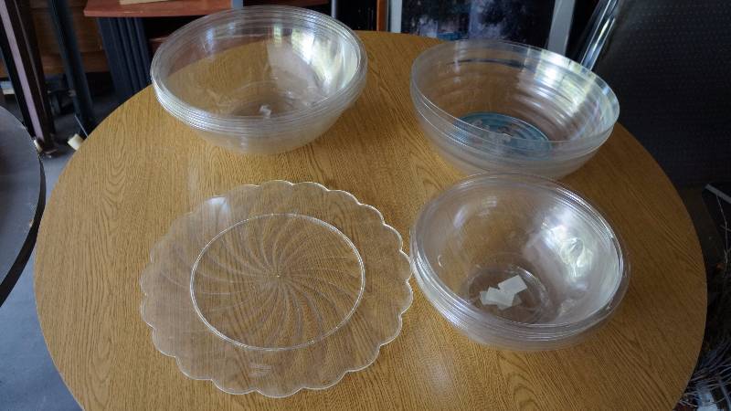 lot 115 image: Lot of Clear Plastic Bowls & Serving Tray