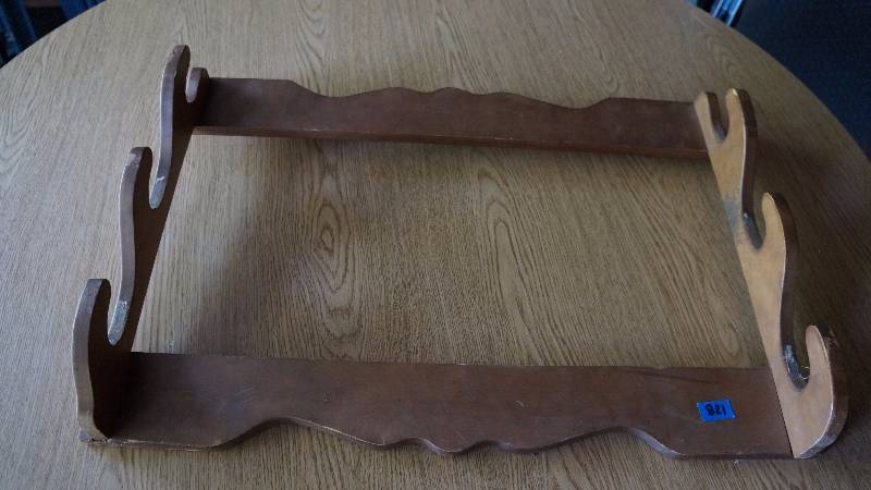 lot 128 image: Vintage Gun Rack