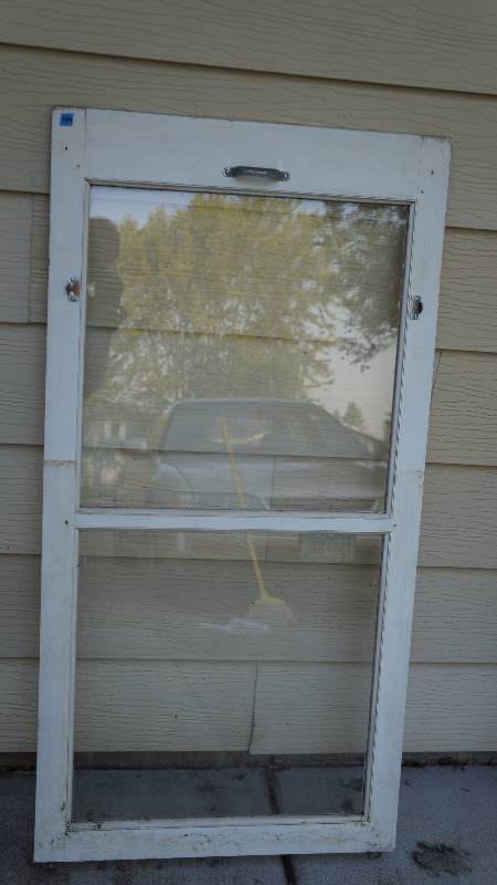 lot 134 image: Vintage 2 Pane Window