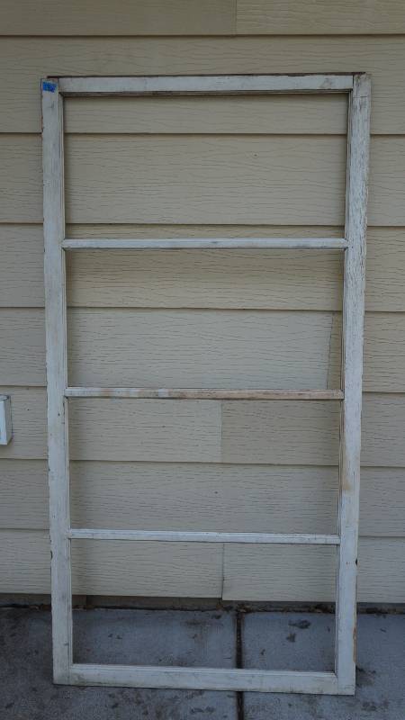 lot 136 image: Vintage 4 Pane Window Frame (No Glass)