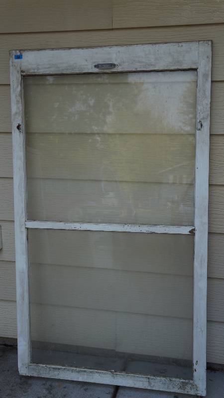 lot 139 image: Vintage 2 Pane Window