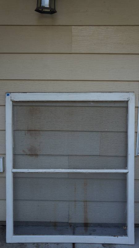 lot 148 image: Vintage 2 Pane Screen