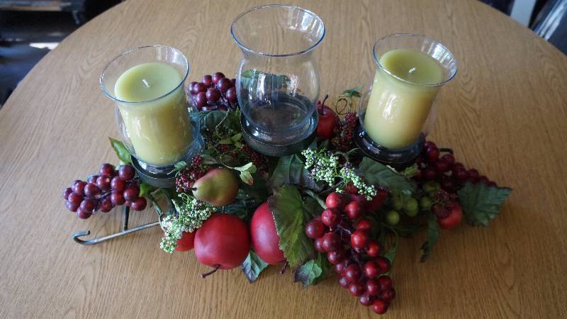 lot 162 image: Tabletop Floral & Fruit 3 Candle Decoration