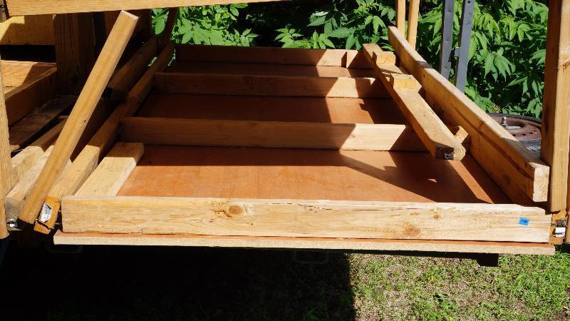 lot 170 image: Wood Table - 4 5 x 8