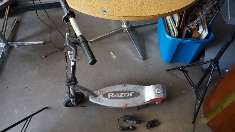 lot 192 image: Razor Scooter with Charger
