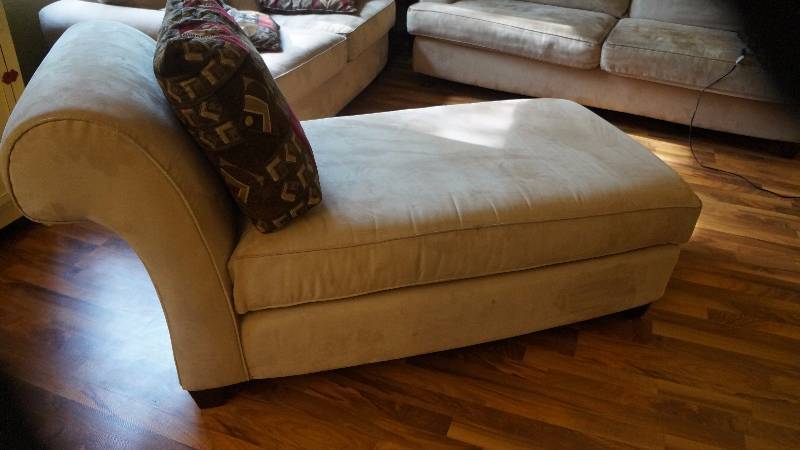 lot 176 image: Chaise Lounge