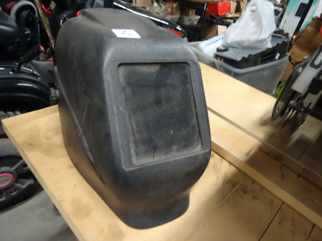 Welding helmet