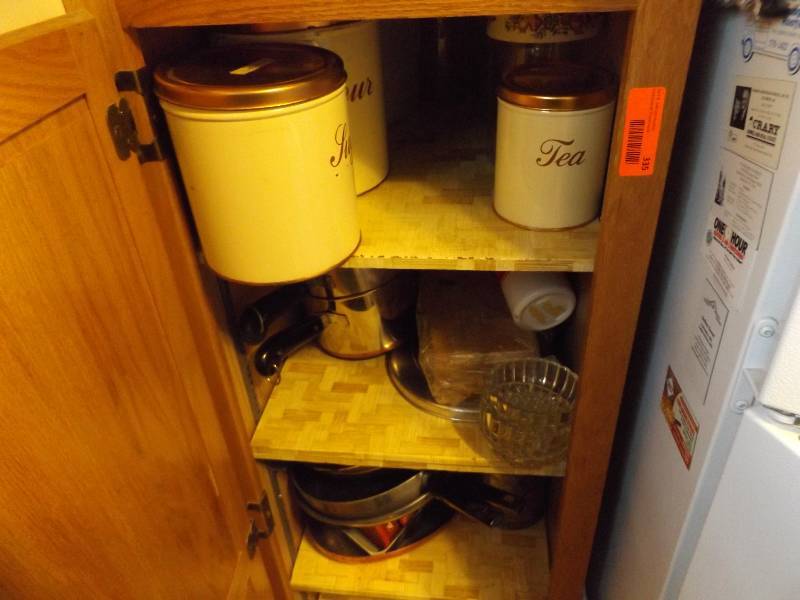 lot 335 image: Kitchen Items