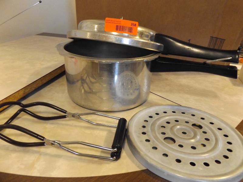 lot 358 image: Pressure Cooker Pot