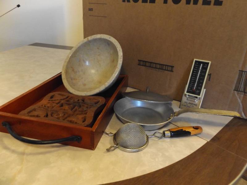 lot 364 image: Kitchen Items