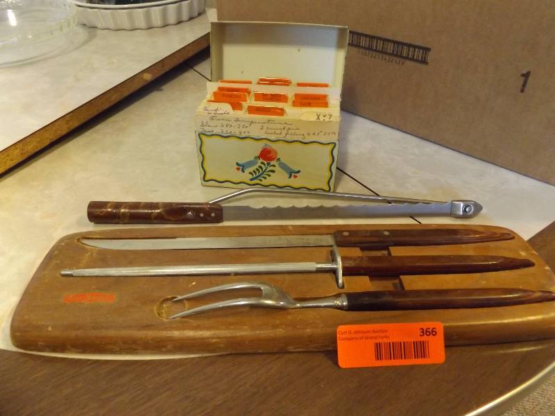 lot 366 image: Kitchen Items