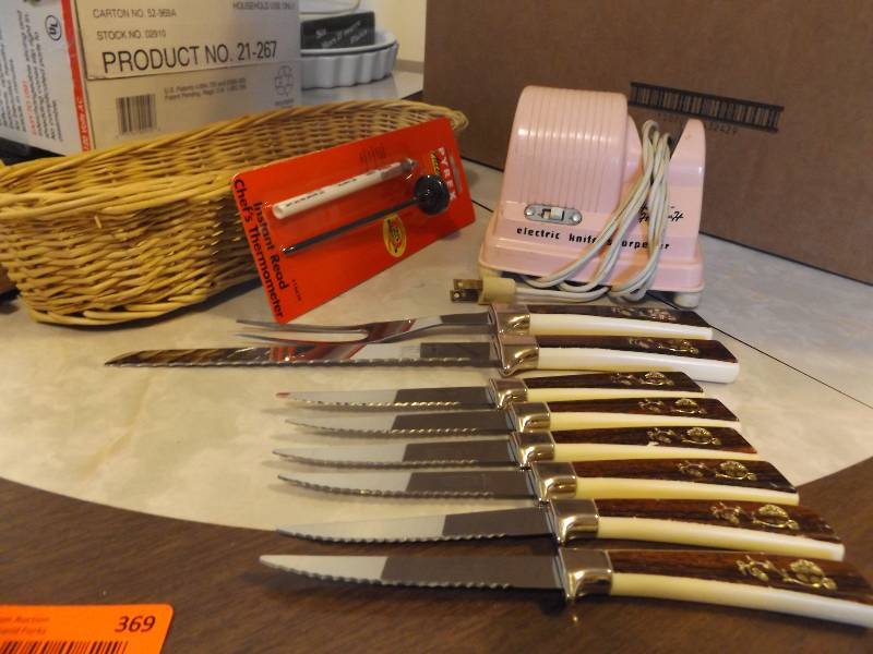 lot 369 image: Kitchen Items