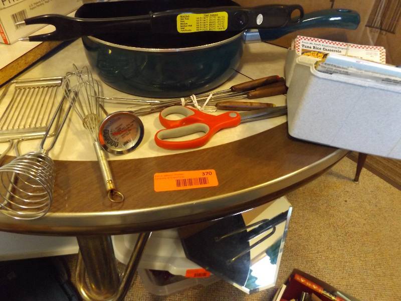 lot 370 image: Kitchen Items