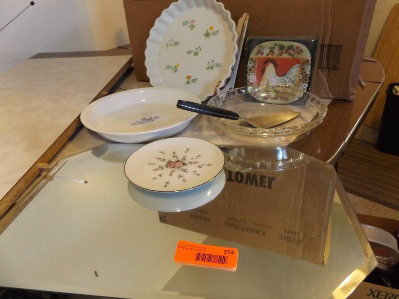 lot 374 image: Kitchen Items