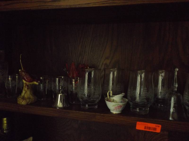 lot 379 image: household items