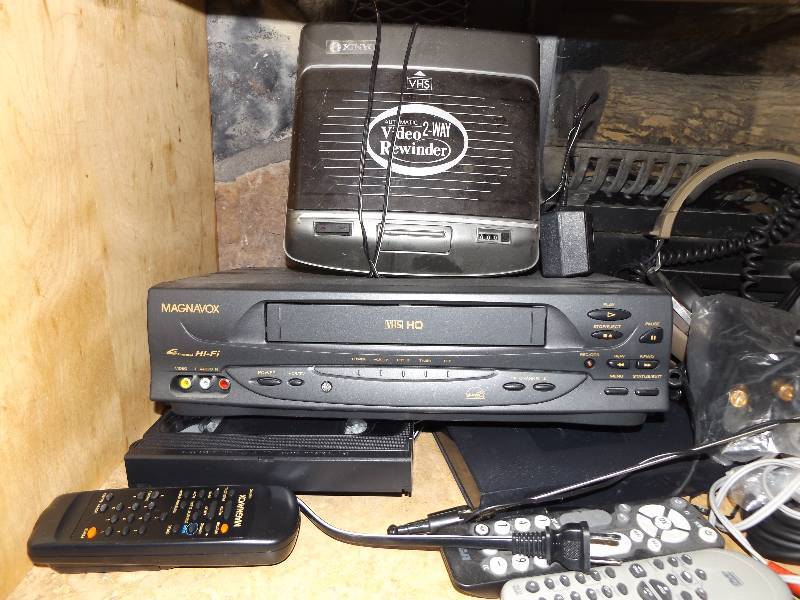 lot 383 image: household items