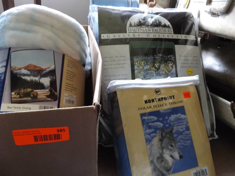 lot 385 image: Blankets