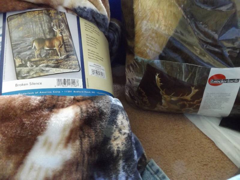 lot 386 image: Blankets