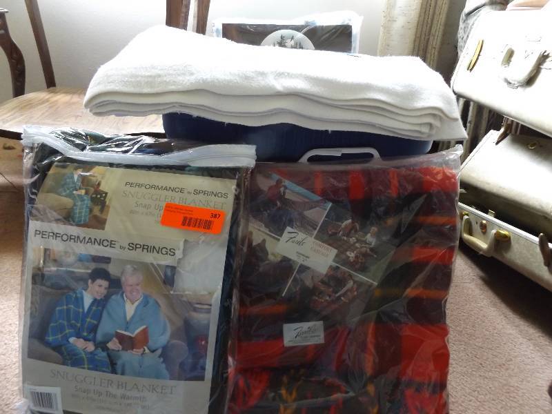 lot 387 image: Blankets