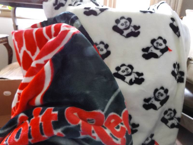 lot 388 image: Blankets