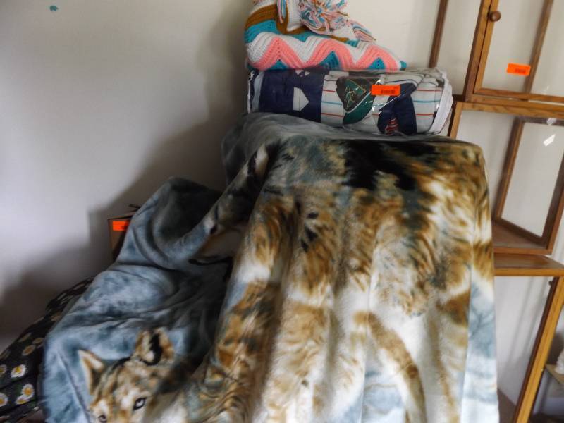 lot 392 image: Afghan and blankets