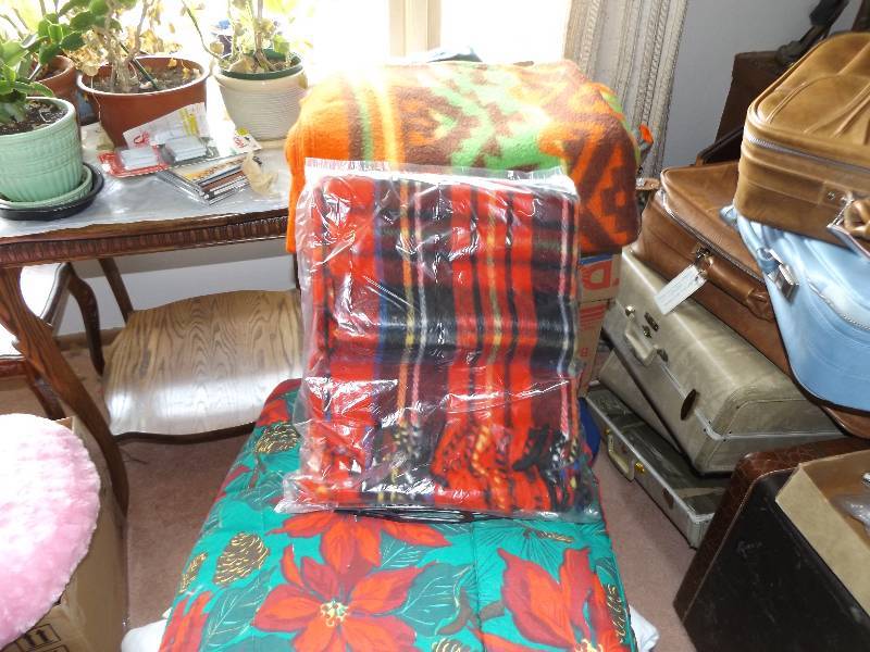 lot 393 image: Blankets