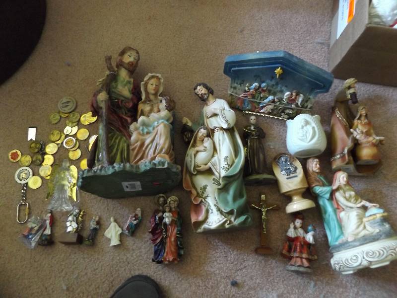 lot 409 image: Religious Items