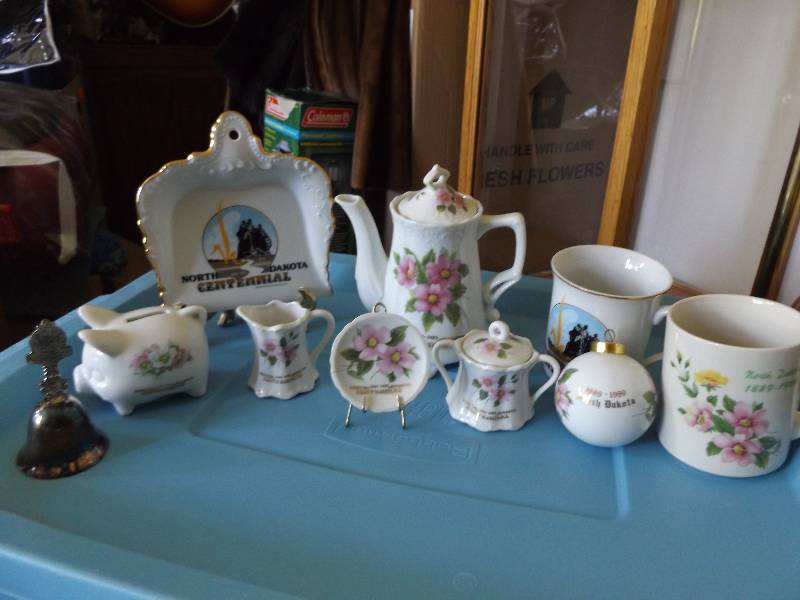 lot 411 image: North Dakota Centennial Collectibles