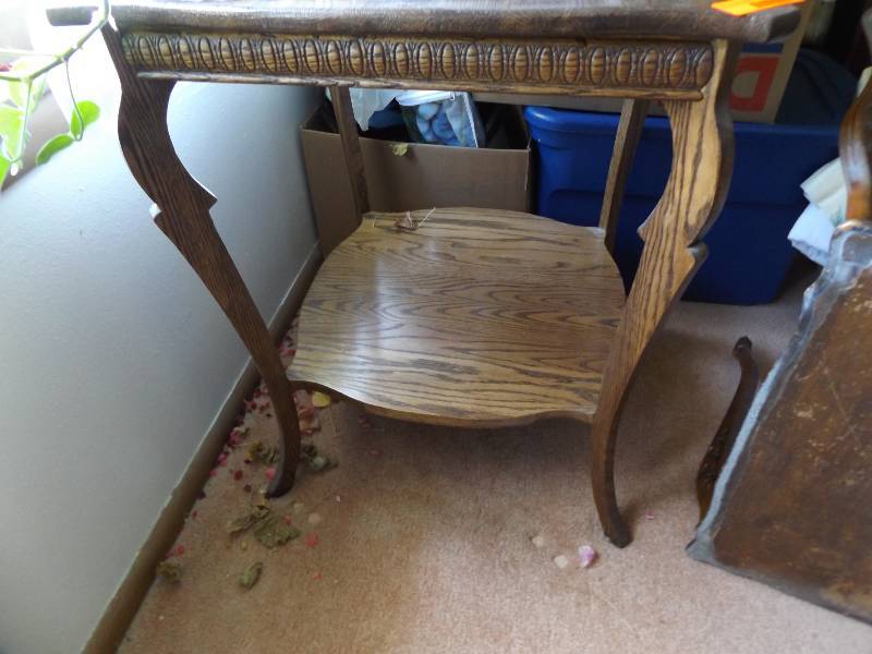 lot 416 image: Vintage Side Table