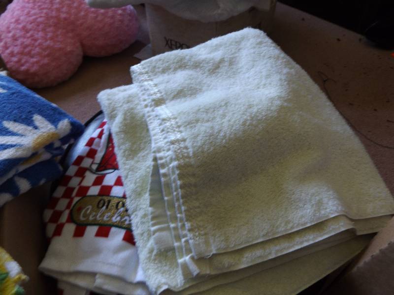 lot 421 image: Bath Towels