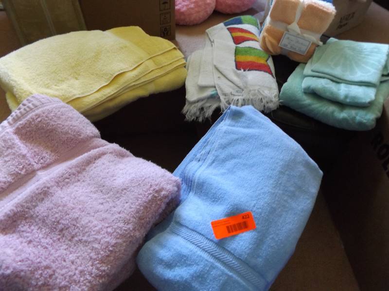 lot 422 image: Bath Towels