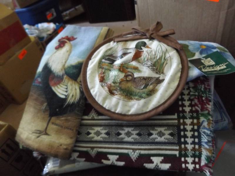 lot 427 image: Table Linens