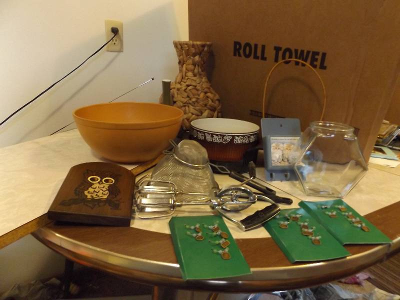 lot 354 image: Kitchen Items