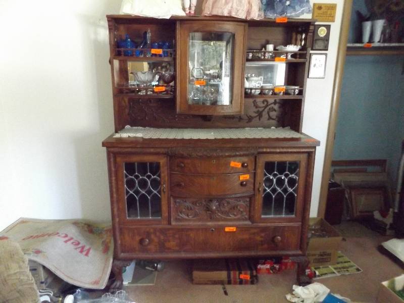 lot 450 image: China Hutch