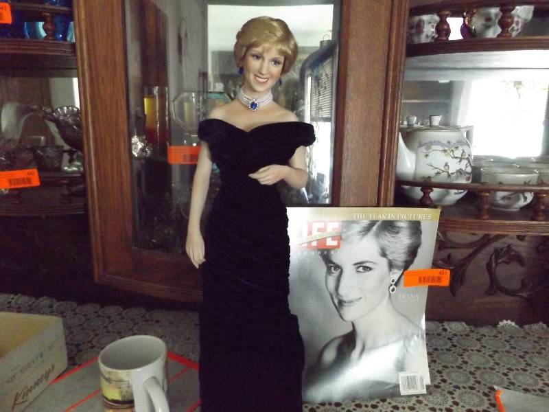 lot 457 image: Princess Dianna Doll