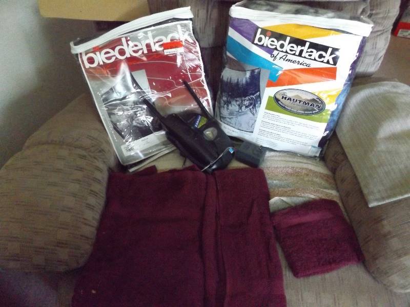 lot 458 image: Blankets, Towel and phone