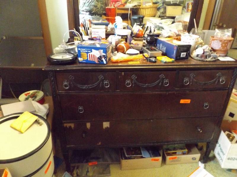 lot 479 image: Dresser