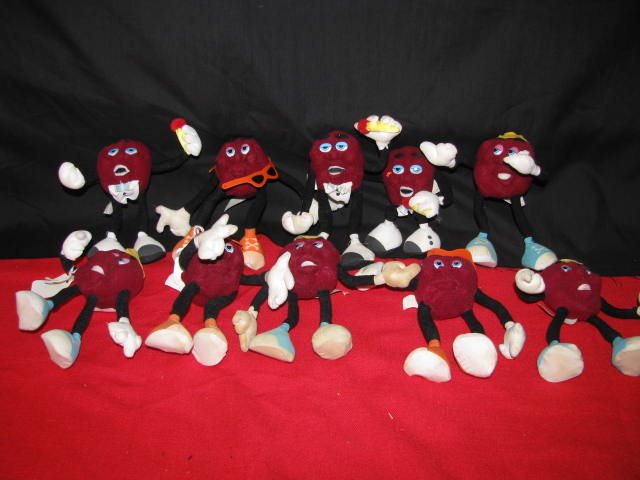 10 Plush California Raisins