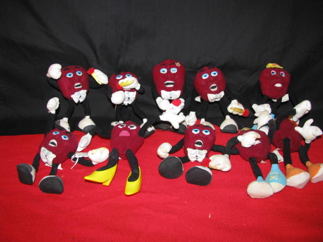 10 Plush California Raisins