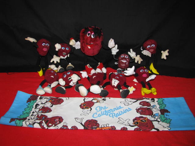 8 Plush California Raisins (1) plastic and (1) large