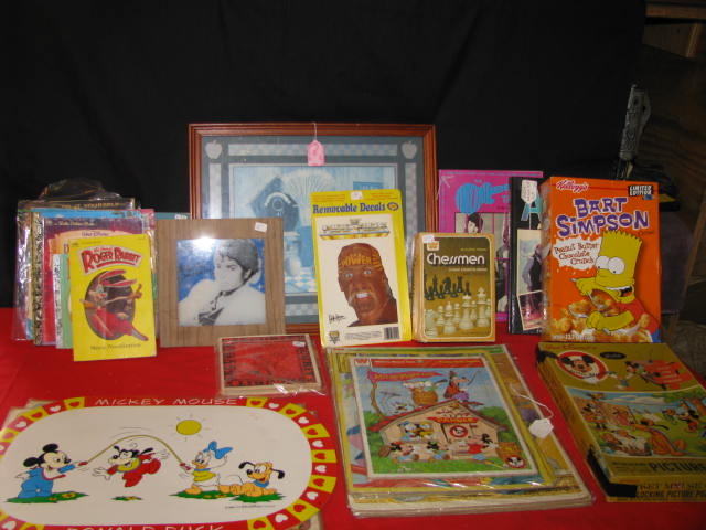 Large lot of vintage childrens items