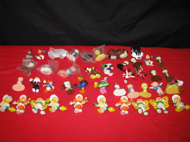 large lot of miniature Arbys and Warner Bros collectibles