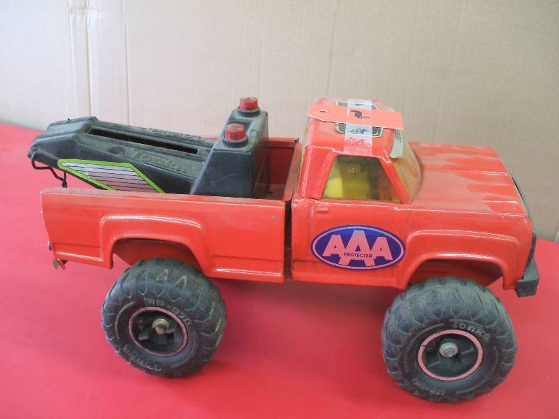lot 2 image: AAA Tow Truck
