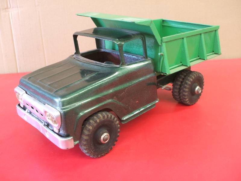 lot 12 image: Dump Truck