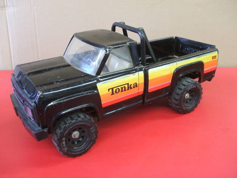 lot 16 image: Pickup Truck