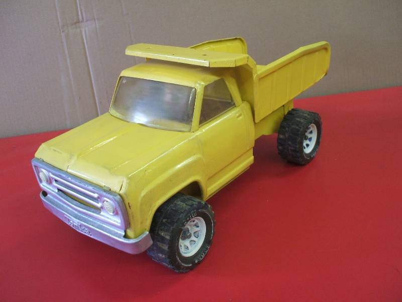 lot 26 image: Pickup Truck