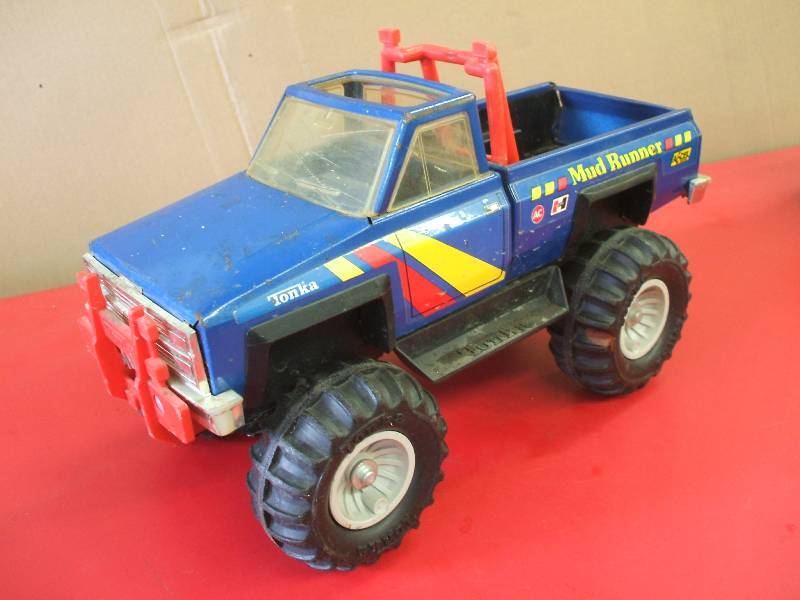 lot 29 image: Mud Runner Truck